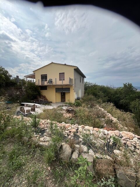 Spacious 3-bedroom house for sale in Chiaramonti Sassari with scenic views and outdoor space.