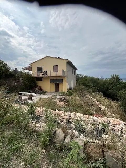 Spacious 3-bedroom house for sale in Chiaramonti Sassari with scenic views and outdoor space.