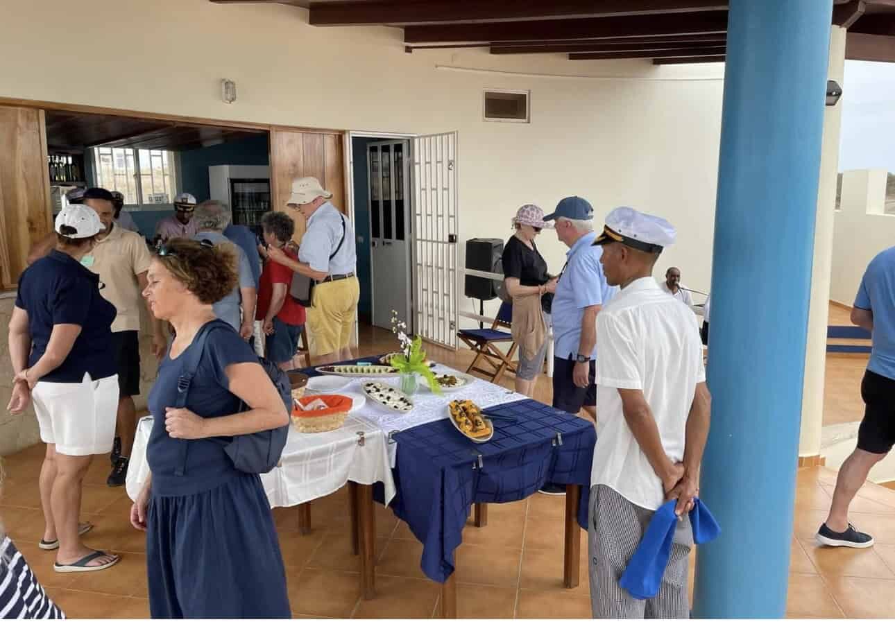 Martin’s restaurant for sale in Ponta Preta Maio Cape People gathering at Martin’s restaurant in Ponta Preta Maio Cape, ideal for investors.