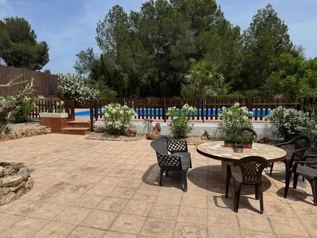 Beautiful outdoor patio of a 3-bedroom villa in Guadassuar, Valencia region.