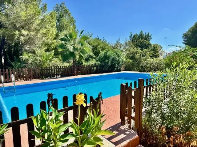 Villa with private pool in Guadassuar, Valencia, featuring lush gardens and outdoor space.