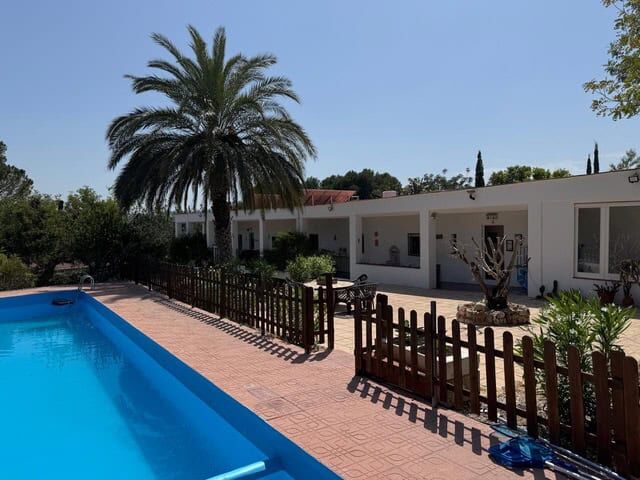 Beautiful villa with private pool and garden in Guadassuar, Valencia region.