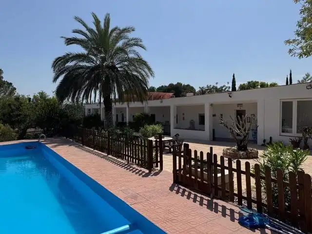 Beautiful villa with private pool and garden in Guadassuar, Valencia region.