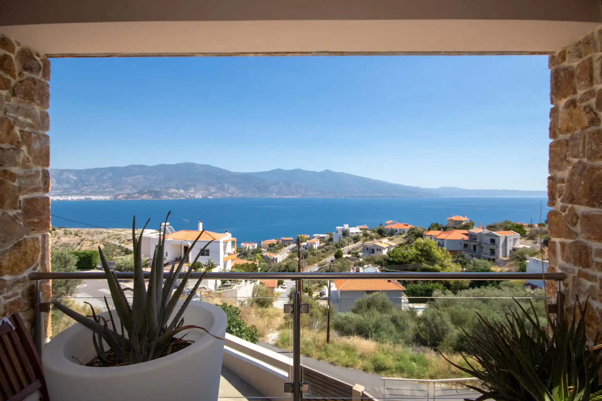 Sea view villa for sale in Zoes, Volos, Greece, with stunning coastal and mountain scenery. Perfect.