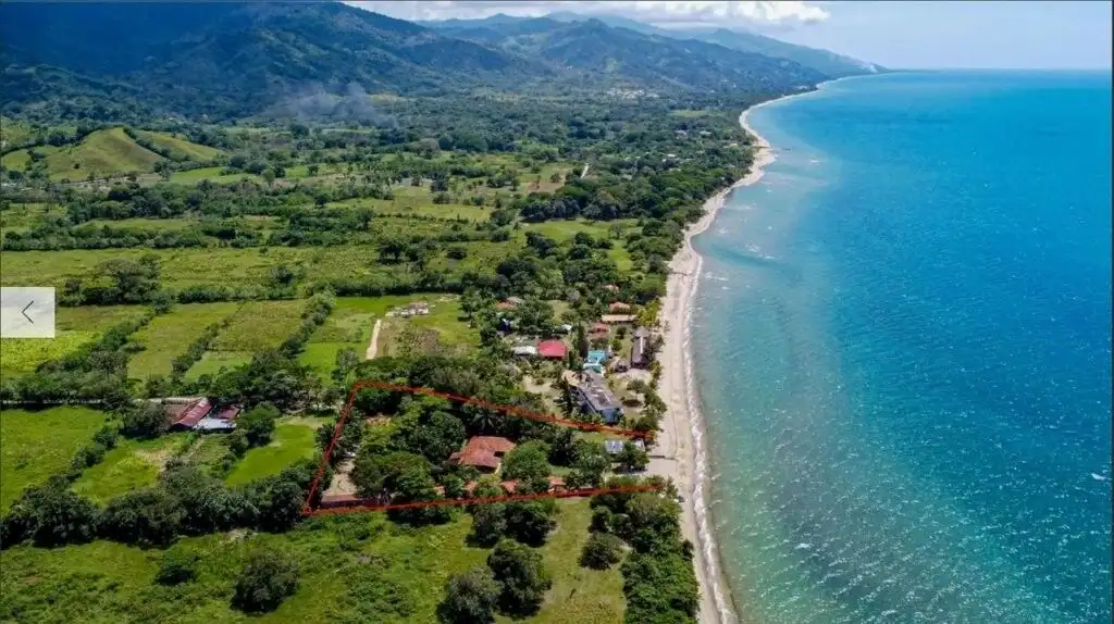 Beautiful beachfront property in Trujillo, ideal for family legacy and resort development.