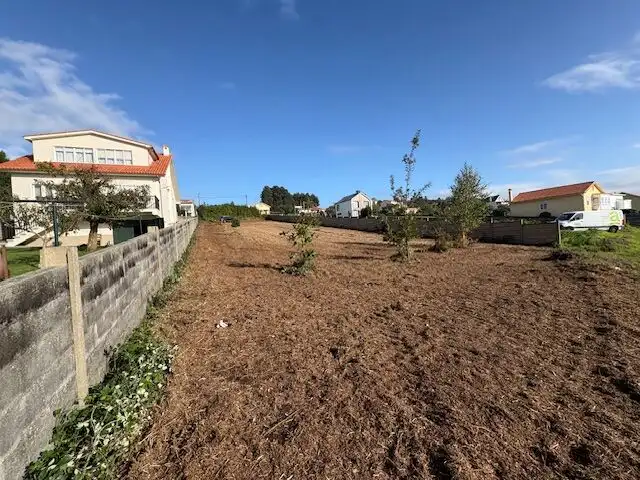 Land for sale in Valdovino, La Coruna with development potential.