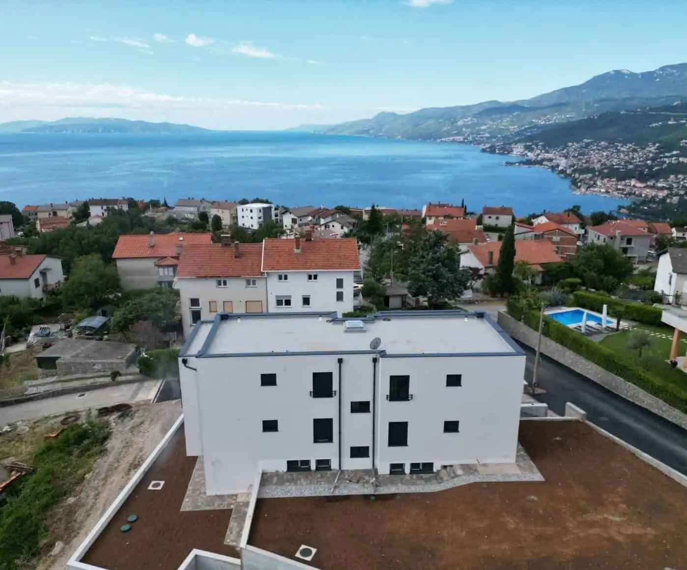 Modern duplex in Kvarner with sea views near Rijeka Duplex in Kvarner offers stunning sea views, modern design, and proximity to Rijeka, perfect for com.