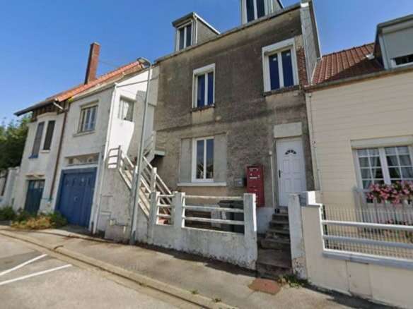 Seaside house with 5 apartments for sale in Mers Les Bains, France, offering investment opportunitie.