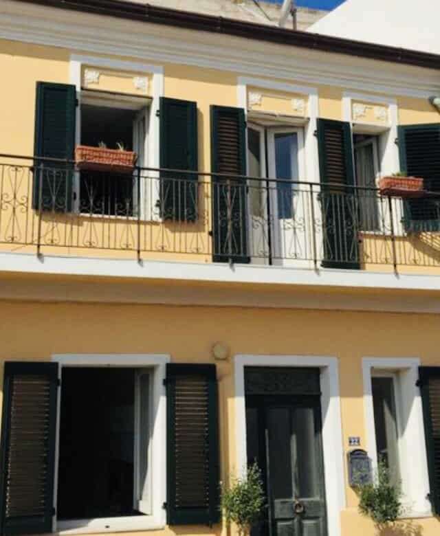 Charming 3-bedroom house for sale in Chiaramonti, Sardinia, with balcony and garden.