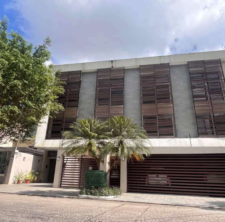 Modern residential tower in Panama City with stylish design and large windows.
