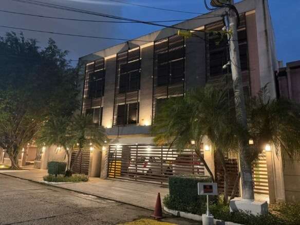 Luxury residential tower site for sale in Panama City, ideal for developing high-end apartments. Pri.