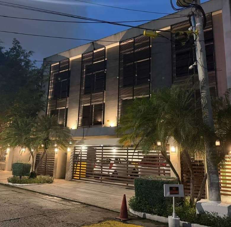 Luxury residential tower site for sale in Panama City, ideal for developing high-end apartments. Pri.