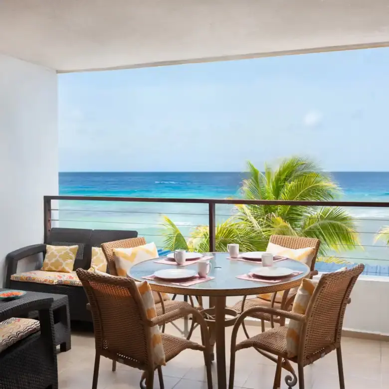 Spacious apartment offering stunning sea views in St. Lawrence Beach, Christ Church. Perfect for sea.