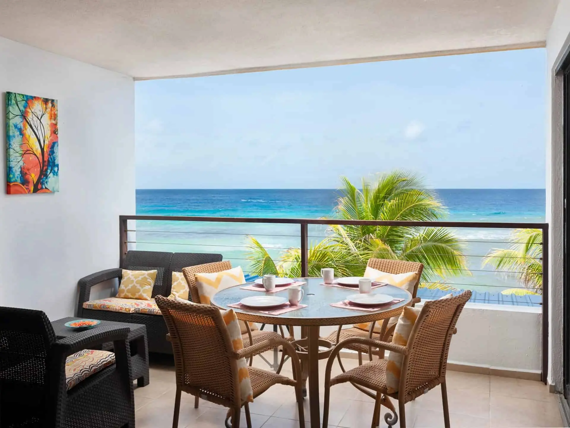 Luxury 2 Bed Apartment with Ocean View Spacious apartment offering stunning sea views in St. Lawrence Beach, Christ Church. Perfect for sea.