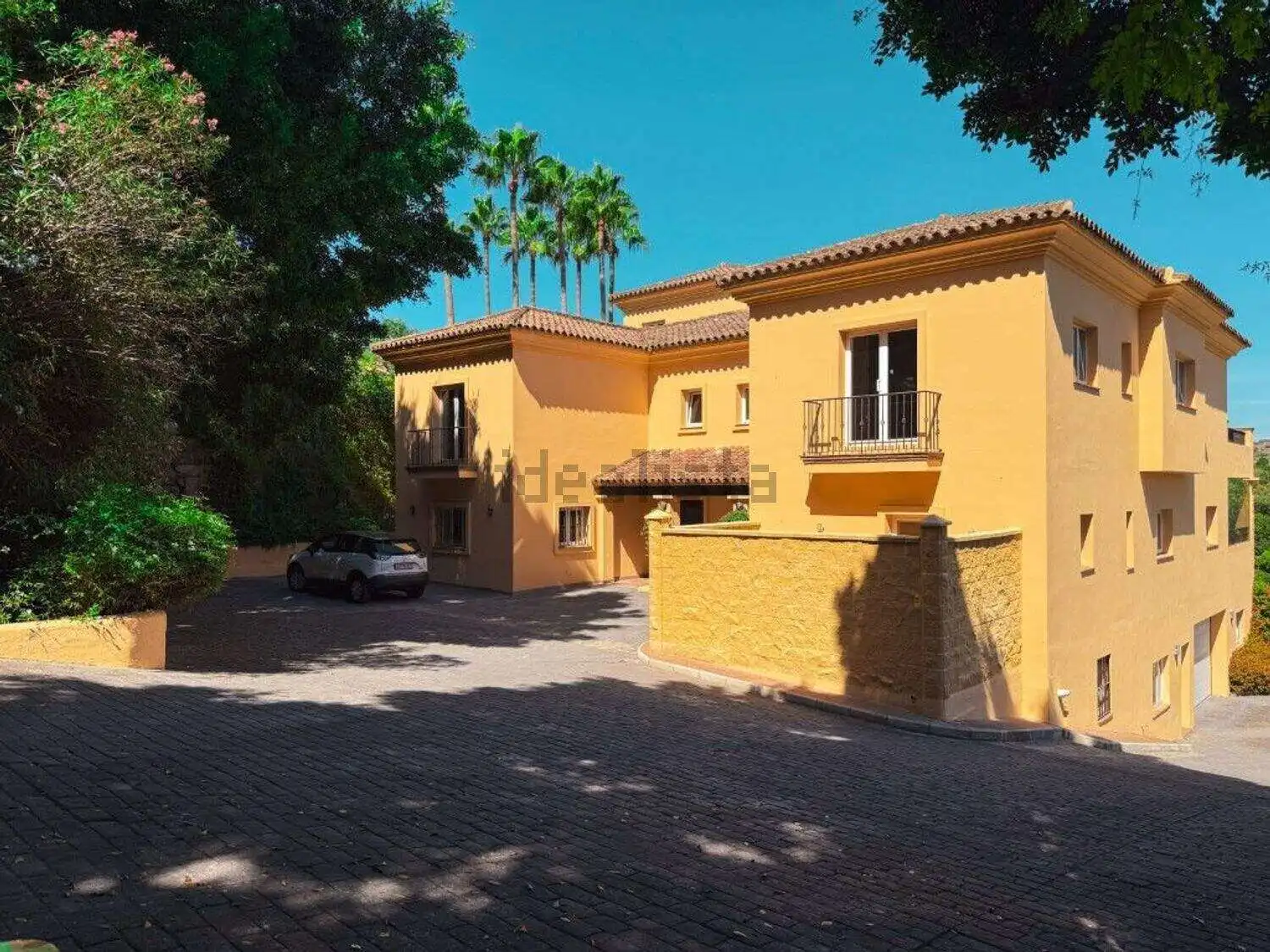 Stunning 7-bedroom villa for sale in Calle Fondo, Sotogrande, with beautiful outdoor spaces and mode.