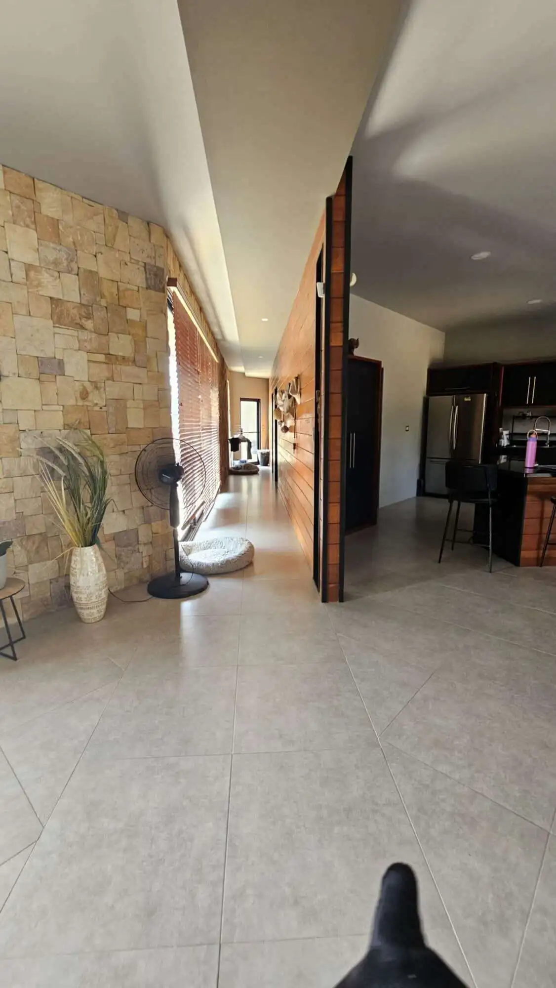 Spacious modern villa interior with open-plan living area and stylish decor in Miramar de Puntarenas.