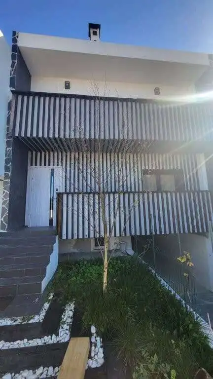 Contemporary 4-bedroom villa with balcony and garden in Setubal, Portugal.