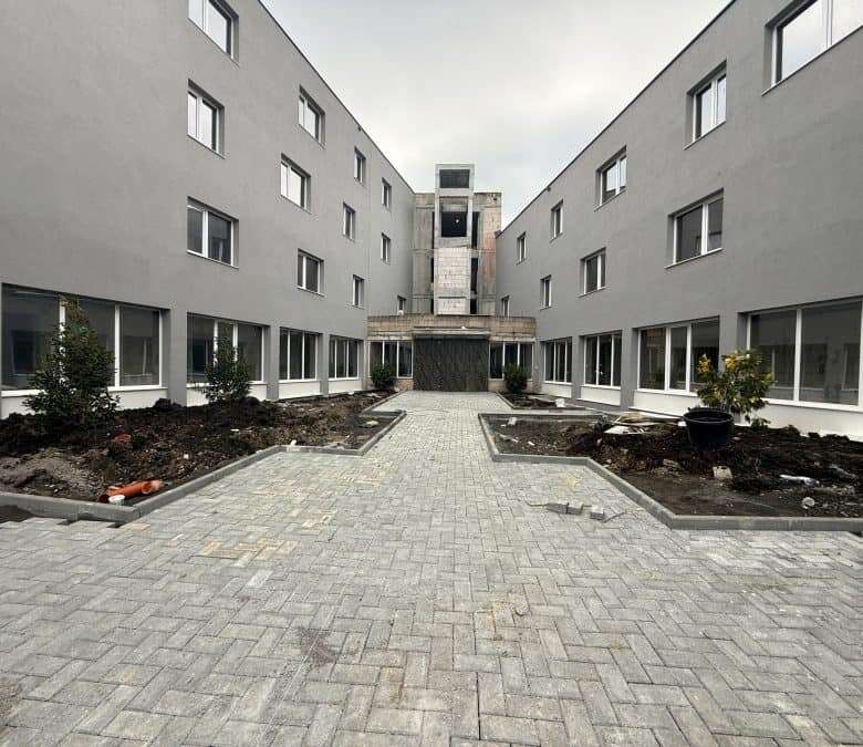 Modern residential building in Sveti Vlas with new construction studios and apartments.