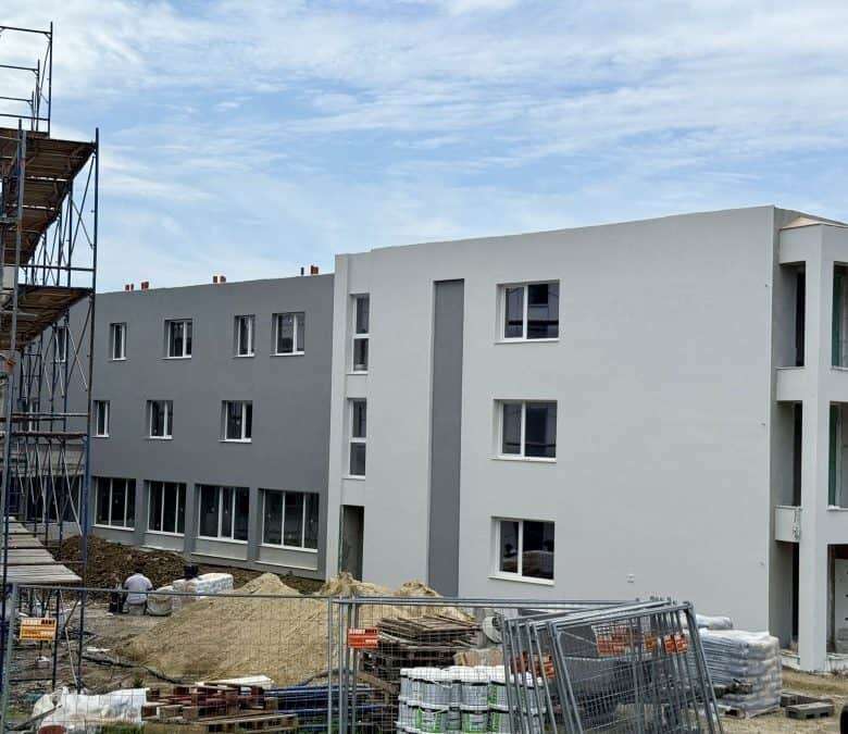 Modern new apartments in Sveti Vlas with 1-2 bedrooms, no maintenance fee, under construction.