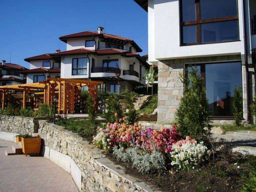Contemporary 2-bed, 2-bath maisonette in Bay View Villas, Kosharitsa, Bulgaria, near the sea.