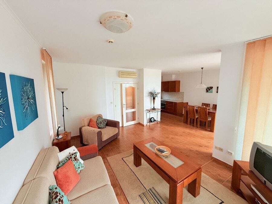 Spacious 2-bedroom maisonette with modern furnishings in Kosharitsa, just 2 km from the sea.