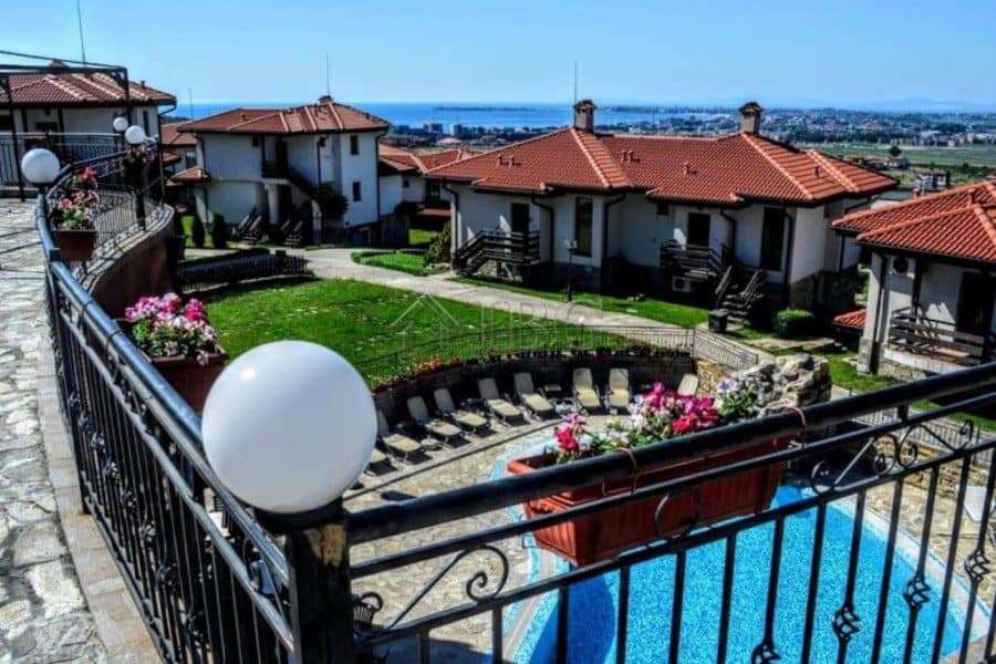 Apartment with pool, garden, and sea view near Kosharitsa, Bulgaria.