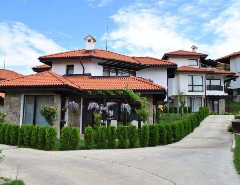 Beautiful 2-bedroom apartment in Bay View Villas, Kosharitsa, Bulgaria, just 2 km from the beach. Pe.