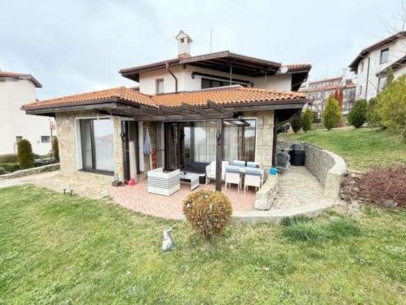 Ground floor 2-bedroom apartment with garden, 99 sq.m., near the sea in Bulgaria.