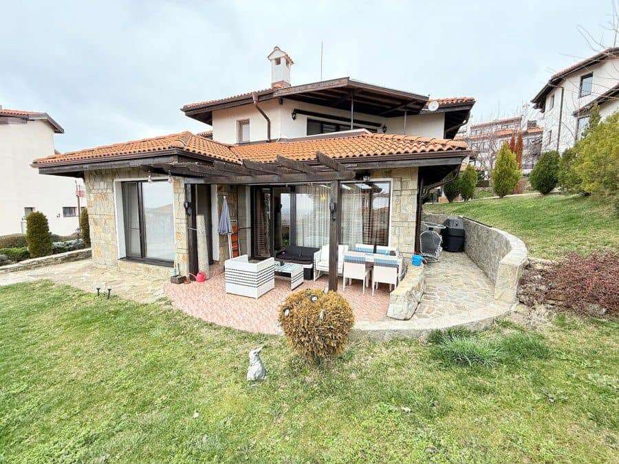 Charming ground floor apartment in Bay View Villas, Kosharitsa Ground floor 2-bedroom apartment with garden, 99 sq.m., near the sea in Bulgaria.