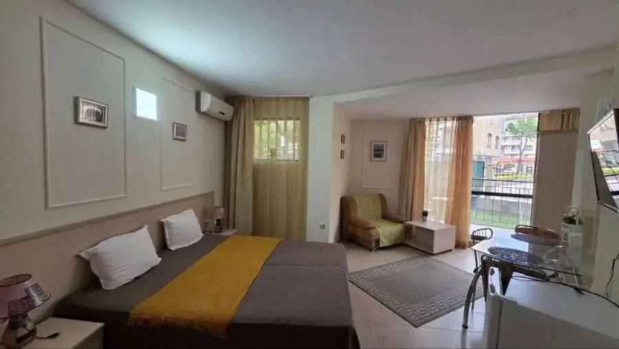 Bright studio apartment with spacious layout in Avalon, Sunny Beach.