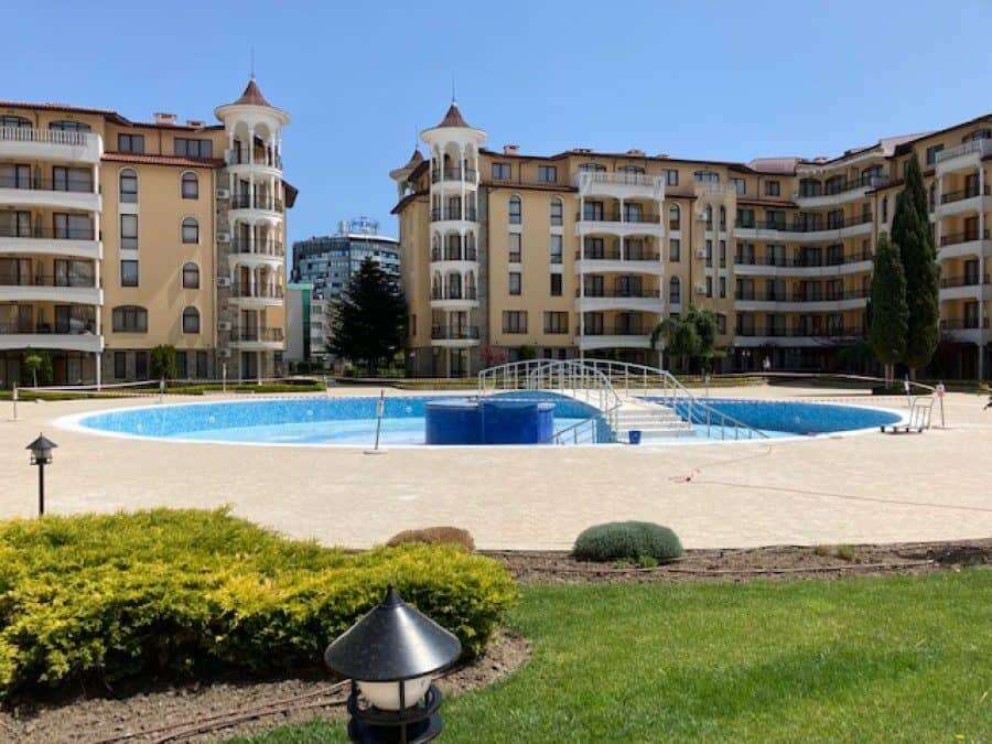 Bright studio apartment in Royal Sun complex, Sunny Beach, just 300m from the sea. Perfect for holid.