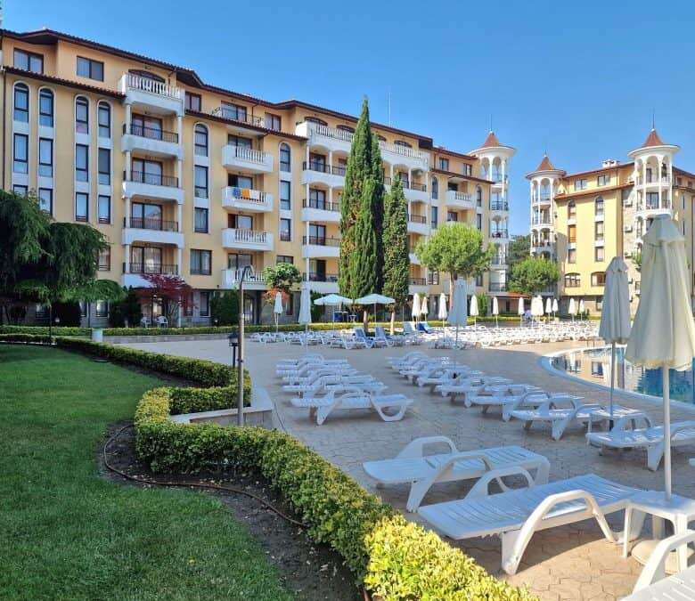 Bright apartment near the sea in Royal Sun complex.