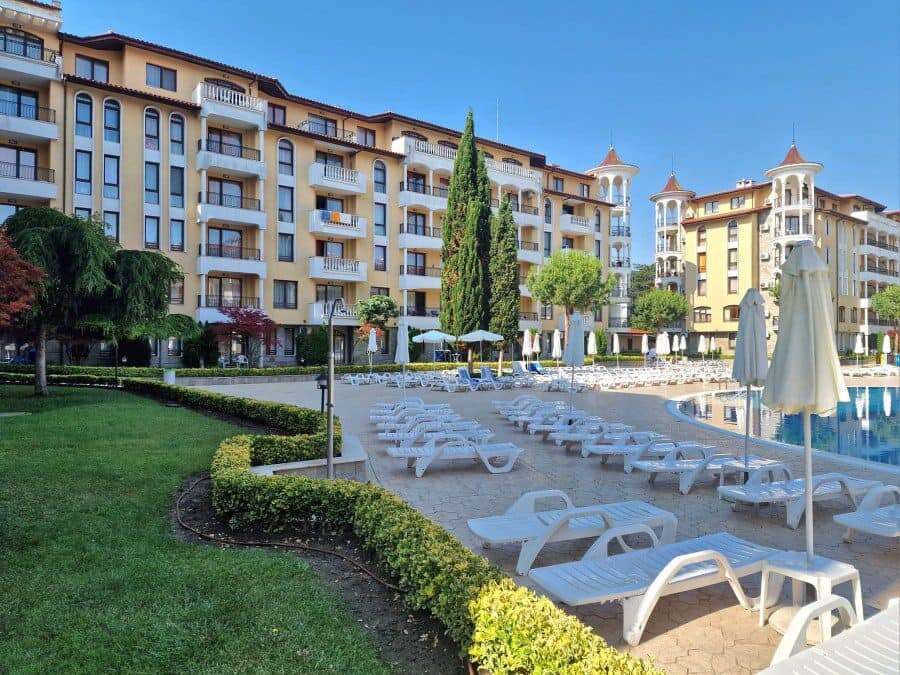 Bright apartment near the sea in Royal Sun complex.