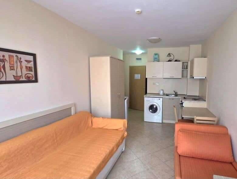 Small studio apartment with sofa bed and kitchenette near the sea in Sunny Beach.