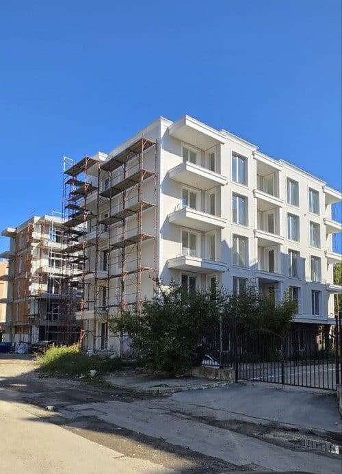 Spacious studio apartment in La Mer Silver Residence 2, just 500m from the sea.