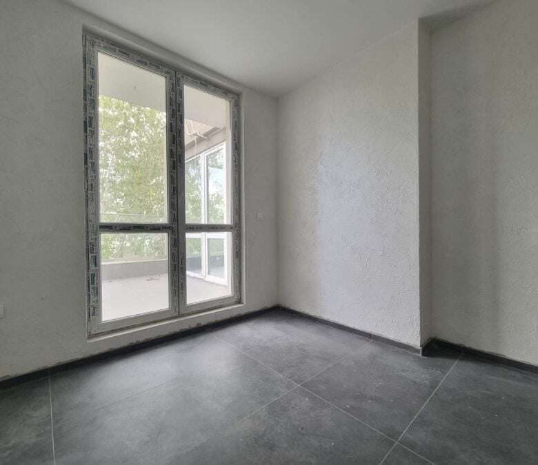 Spacious 1-bedroom top-floor apartment with a large terrace in Villa Martini, Sunny Beach, just 600m.