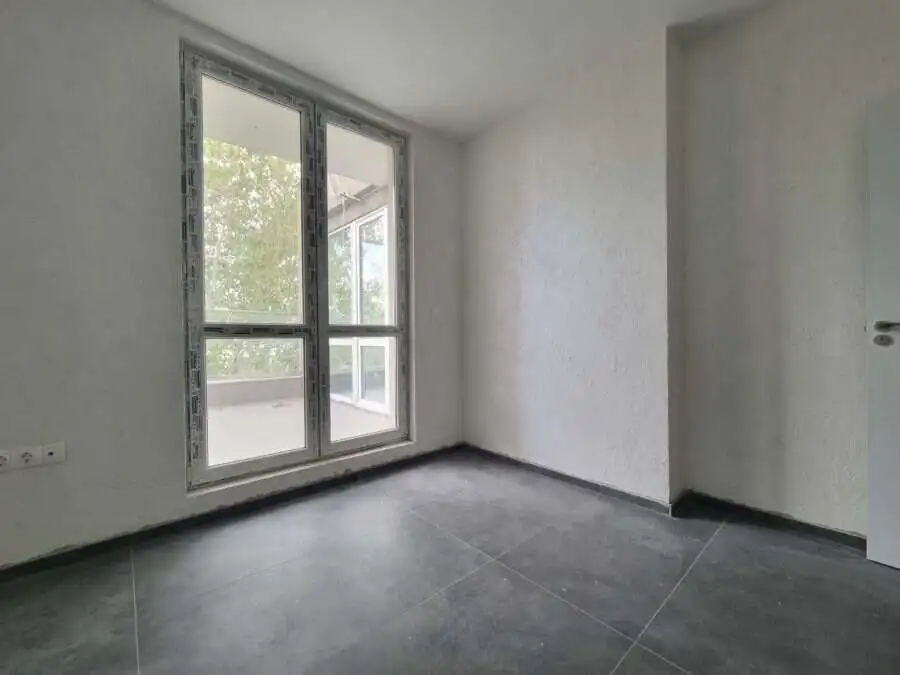Spacious 1-bedroom top-floor apartment with a large terrace in Villa Martini, Sunny Beach, just 600m.
