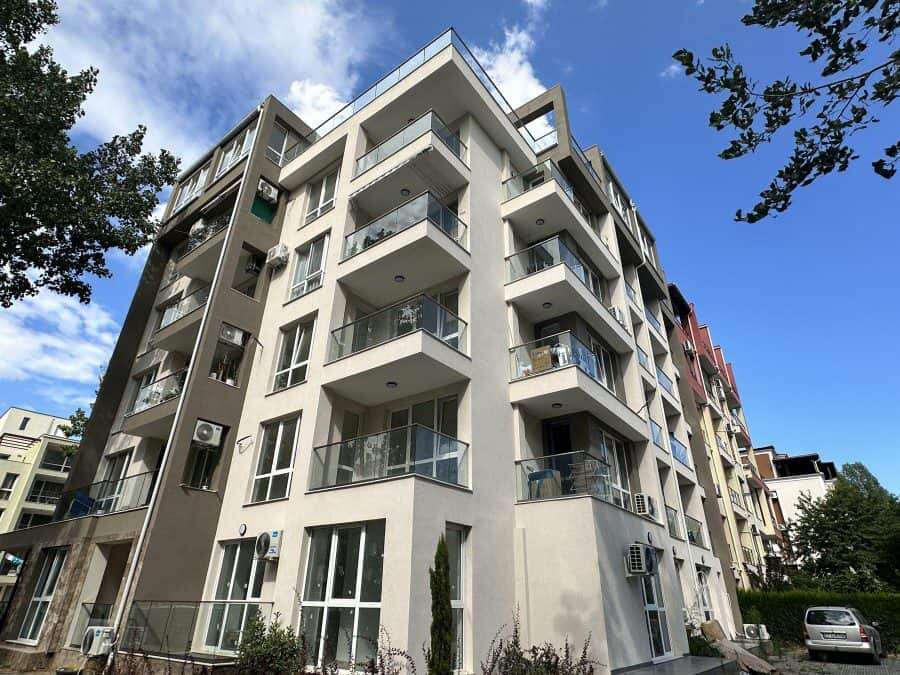 Apartment with large terrace in Villa Martini, Sunny Beach, 600m from the sea.