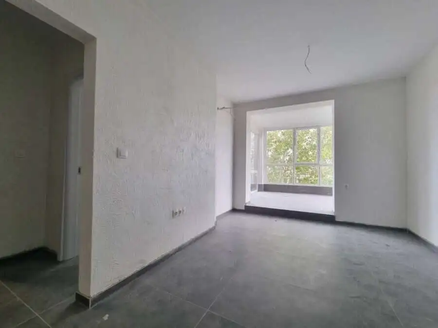 Interior view of a 1-bedroom top-floor apartment with spacious terrace in Villa Martini, close to th.