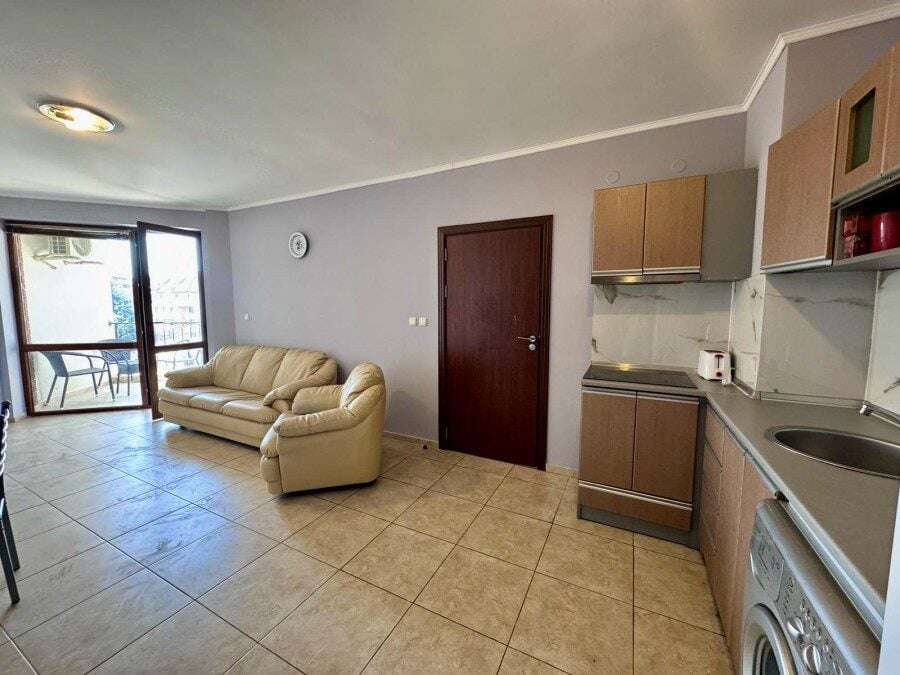 Apartment with pool view, 3 bedrooms, 110 sq.m., located in Apollon 5 near Ravda and Nessebar.