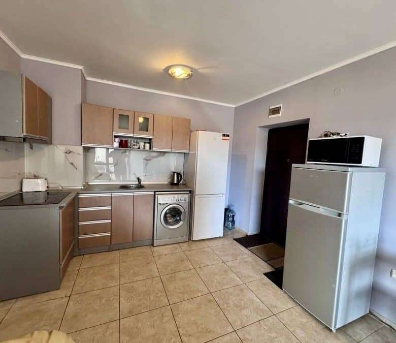 Spacious 3-bedroom apartment with pool view in Apollon 5, near Ravda and Nessebar.