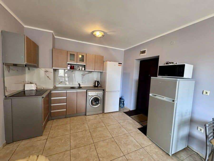 Spacious 3-bedroom apartment with pool view in Apollon 5, near Ravda and Nessebar.