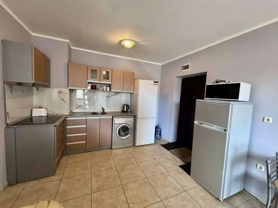 Spacious 3-bedroom apartment with pool view in Apollon 5, near Ravda and Nessebar.