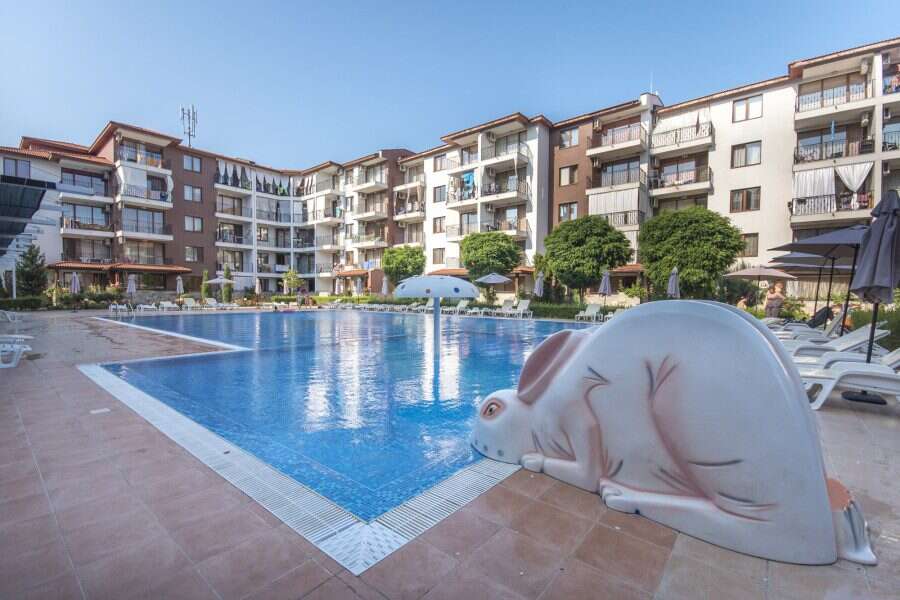 Pool view 3-bedroom apartment in Apollon 5, between Ravda and Nessebar, with access to a large swimm.