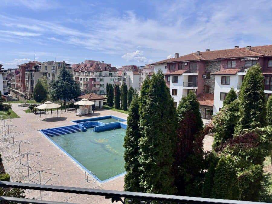 Pool view 3-bedroom apartment in Apollon 5, between Ravda and Nessebar, with modern amenities and lu.