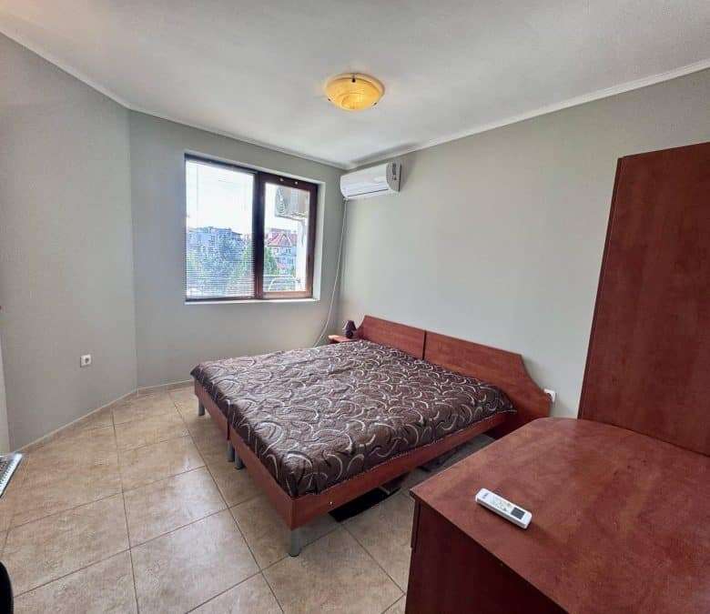 Spacious 3-bedroom apartment with pool view, 110 sq.m., located in Apollon 5, between Ravda and Ness.