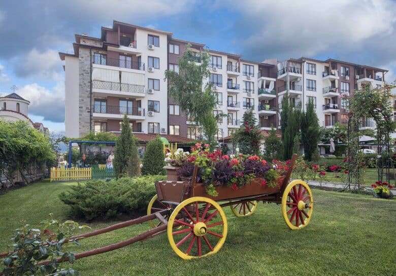 Pool view 3-bedroom apartment in Apollon 5, between Ravda and Nessebar, with modern amenities and sp.