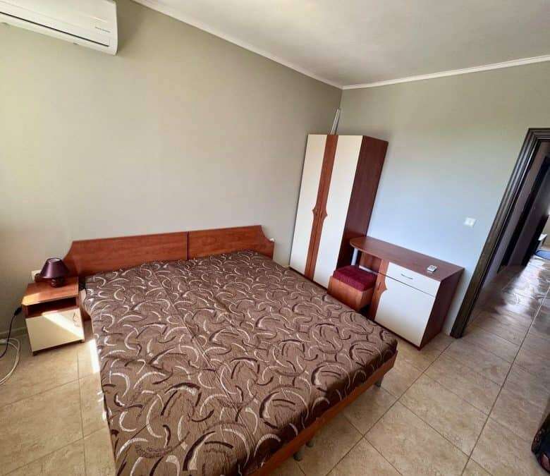 Apartment with pool view, 3 bedrooms, in Apollon 5 near Ravda and Nessebar.