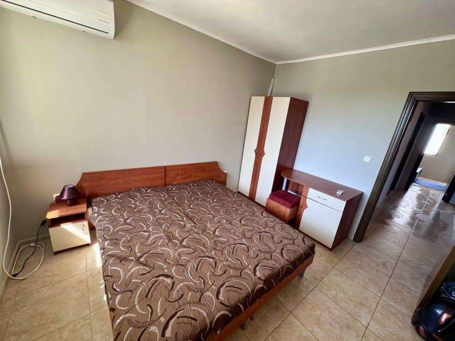 Apartment with pool view, 3 bedrooms, in Apollon 5 near Ravda and Nessebar.