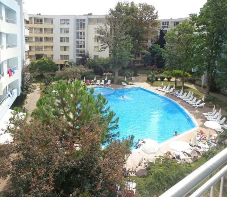 1-bedroom apartment with pool views, located in Yassen, Sunny Beach, just 70 meters from the sea. Pe.